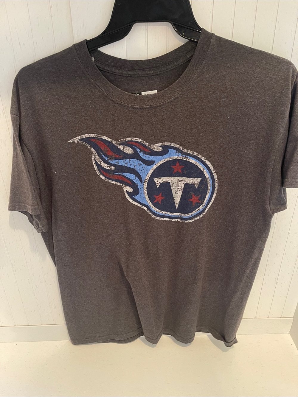 Tennessee Titans NFL Distressed Logo Graphic T-Shirt Gray Men’s Size Large